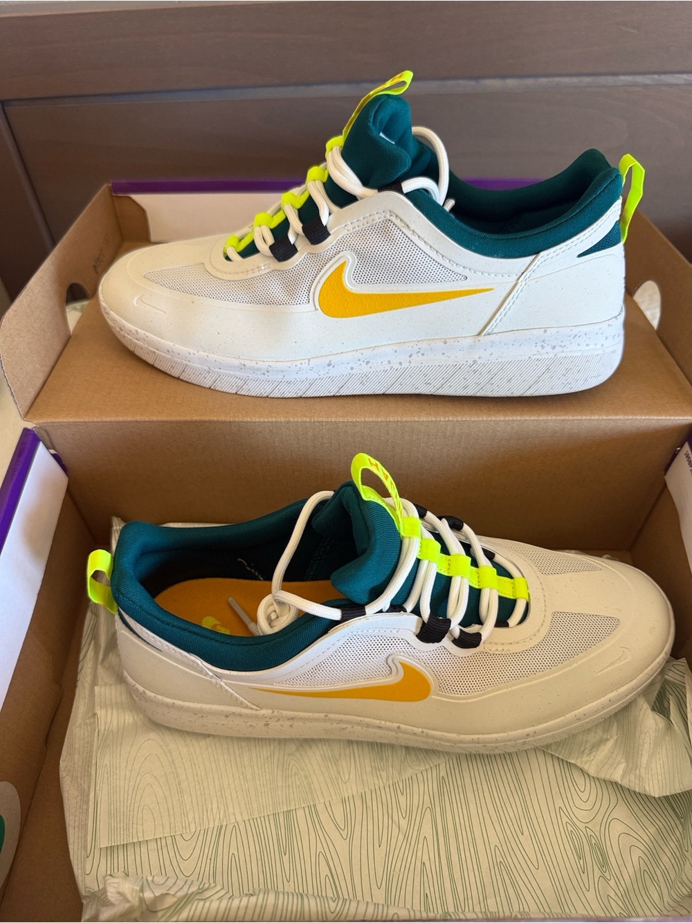 Nike SV NYJAH FREE 2 Summit White/University Gold